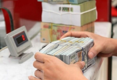 Giá USD ngân hàng ngày 13/10 tăng vọt lên mức kịch trần