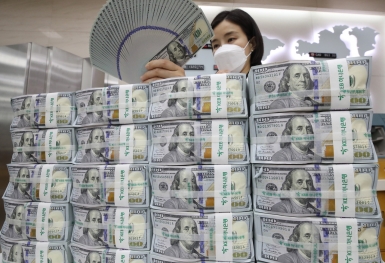 Tỷ giá ngoại tệ hôm nay 23/10: Thị trường thế giới kết tuần bằng phiên giảm mạnh