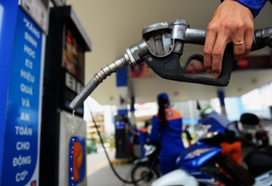 Giá xăng giảm “sốc” sau 4 lần tăng liên tục