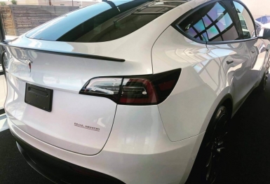 Phát hiện lỗi đèn hậu, 321.000 ô tô Tesla bị triệu hồi