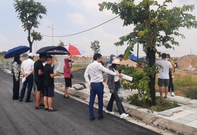 Bất động sản 'đóng băng', tại sao chỉ có hiện tượng doanh nghiệp giảm giá, chưa thấy nhiều nhà đầu tư nhỏ lẻ bán cắt lỗ sâu