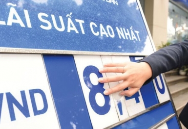 Vì sao ngân hàng khó huy động tiền gửi dù liên tục tăng lãi suất?