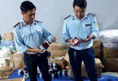 TP HCM: Phát hiện số lượng lớn mỹ phẩm, dầu gội, sữa tắm 'nhái' các nhãn hiệu nổi tiếng