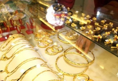 Giá vàng được đẩy lên mức cao nhất trong 6 tháng nhờ nhu cầu trú ẩn an toàn