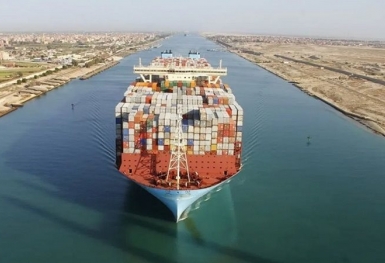 Nóng: Một con tàu lại bị mắc kẹt khiến kênh đào Suez bị tắc