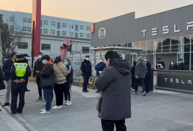 Tăng giảm giá xe theo cách không giống ai, Elon Musk có thể dễ dàng thay đổi giá những chiếc xe điện Tesla nhờ vào...