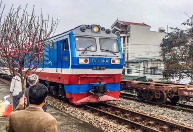 Cận Tết Nguyên Đán 2023, giá vé tàu càng tăng cao