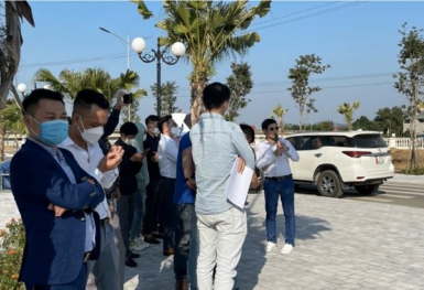 Hy hữu chuyện nhà đầu tư có 7 tỷ, vay 15 tỷ ngân hàng mua 60 lô đất, 2 năm sau tổng tài sản tăng gấp 4