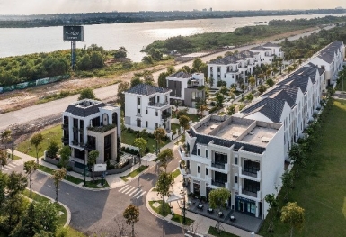 Áp lực trả lãi ngân hàng khiến nhiều chủ sở hữu nhà phố/biệt thự phải bán 'cắt lỗ'