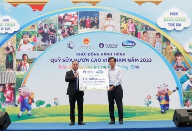 Vinamilk & Quỹ sữa vươn cao Việt Nam khởi động hành trình năm thứ 16 tại Quảng Ninh