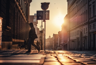 Các nước Đông Âu chìm trong nợ nần