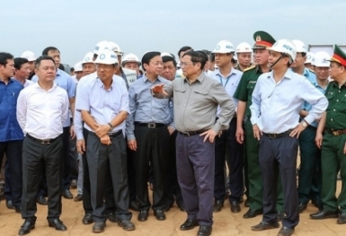 Chính phủ ra tay “gỡ dây trói” cho nền kinh tế