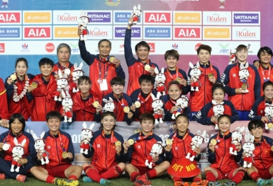 Thaco tặng đội tuyển bóng đá nữ Việt Nam 1 tỷ đồng sau khi giành HCV thứ 4 liên tiếp tại SEA Games 32