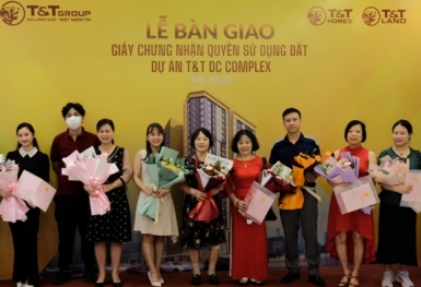 Cư dân T&T DC Complex chính thức nhận bàn giao giấy chứng nhận quyền sử dụng đất