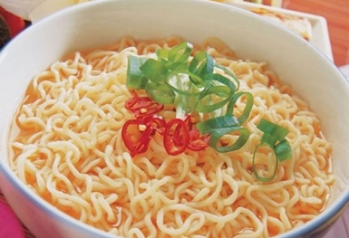 Kinh tế khó khăn, nhu cầu tiêu thụ mì gói tăng kỉ lục