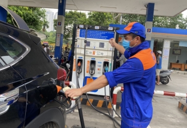 Lùi ngày điều chỉnh giá xăng dầu