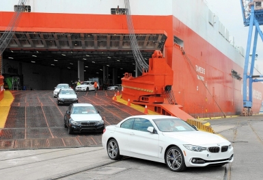 Thị trường ô tô Việt Nam sụt giảm mạnh, chưa đạt 100.000 chiếc kể từ đầu năm