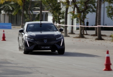 Peugeot 408 và những thứ 'Lần Đầu Tiên ấy'