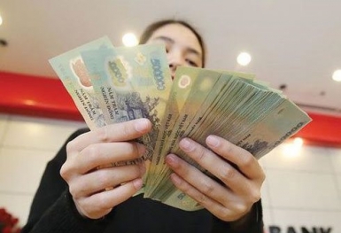 Ngân hàng lớn tiếp tục giảm lãi suất, người gửi tiền "sốc" vì lãi quá thấp