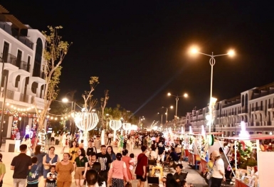 Đại lộ thương mại ở Long An lung linh sắc màu trước thềm Giáng sinh