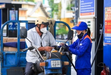 Giá xăng dầu giảm mạnh, RON95 xuống còn hơn 21 nghìn đồng/lít