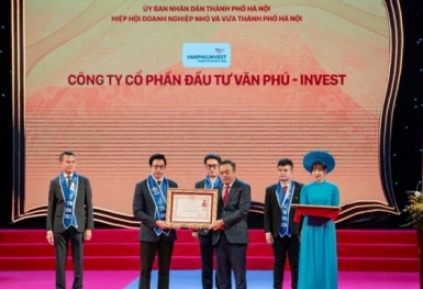 Văn Phú - Invest đón nhận Huân chương lao động hạng Ba