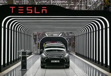 Tesla triệu hồi thêm 120.000 xe do lỗi cửa buồng lái