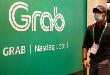 'Gã khổng lồ dịch vụ gọi xe' Grab công bố quý đầu tiên có lãi sau 10 năm hoạt động, thông báo mua lại cổ...