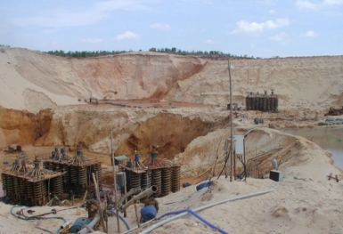 Xử phạt 2 doanh nghiệp khai khoáng vì vi phạm thị trường chứng khoán