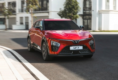VinFast VF 7 so kè Mazda CX-5: Xe điện vận hành, an toàn vượt trội, chi phí ‘nuôi’ xe rẻ hơn