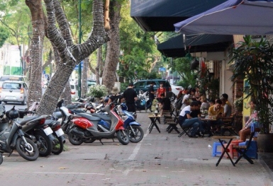 Hà Nội: Đề xuất thí điểm thu phí vỉa hè cao nhất 240.000 đồng/m2/tháng tại quận Hoàn Kiếm