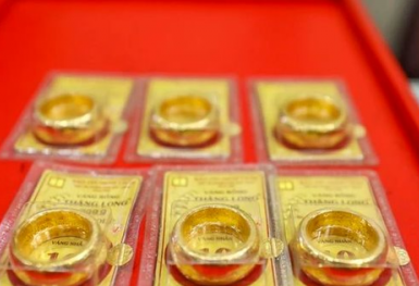 Giá vàng nhẫn tăng vọt, cao hơn vàng miếng hơn 500.000 đồng mỗi lượng