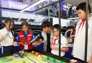 Vinamilk khích lệ tài năng trẻ về sáng tạo robot ứng dụng công nghệ phát triển bền vững
