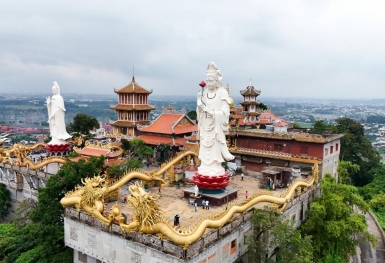 Chiêm ngưỡng vẻ đẹp cổ kính của ngôi chùa 400 tuổi tại Bình Dương