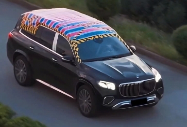 Mercedes 'dột' nước sau 2 ngày mua về, hành động của chủ xe và cách giải quyết từ hãng gây tranh cãi