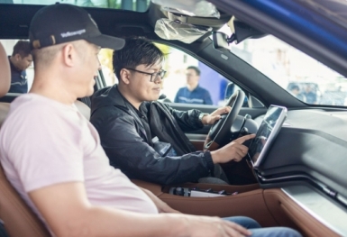 Chủ xe xăng chia sẻ trải nghiệm “cực yên tâm” với quy trình thu mua xe cũ đặc biệt của FGF và VinFast