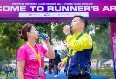 Vinamilk tài trợ 132 kg* đạm cho 11.000 runner VnExpress Marathon Hà Nội