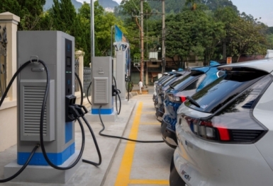 Xuyên Việt bằng ô tô điện VinFast không lo sạc pin