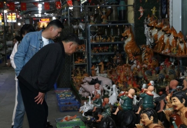 Làng gốm sứ Bát Tràng tất bật những ngày cận Tết