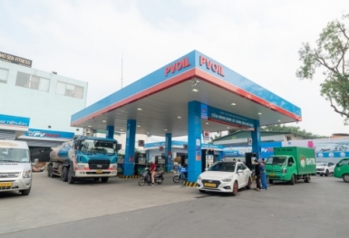 Giá xăng giảm nhẹ, giá dầu tăng mạnh trước thềm Tết Nguyên đán 2025