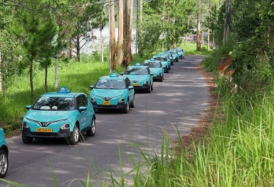 Hãng taxi truyền thống đầu tiên chuyển đổi thành taxi thuần điện