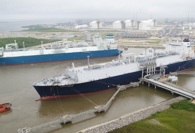 Cơn sốt LNG mùa hè: Thị trường khí đốt Châu Âu bên bờ vực nguy hiểm