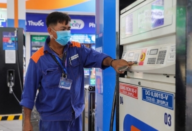 Giá xăng giảm xuống dưới mức 20.000 đồng/lít