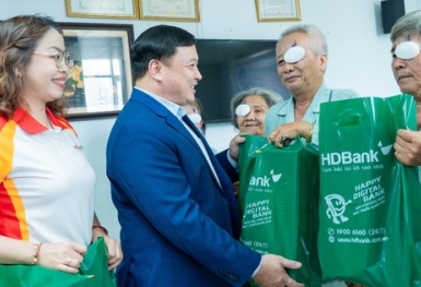 HDBank tiếp tục hành trình mang lại ánh sáng cho 1.000 bà con trong năm 2025