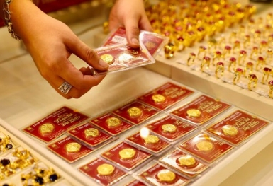 Giá vàng tăng giảm thất thường, trở lại vùng đỉnh