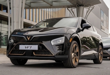 VinFast VF 7 - SUV điện “sang xịn”, giá tốt, miễn phí nhiên liệu hơn 2 năm
