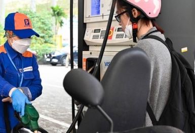 Giá xăng dầu đồng loạt giảm mạnh