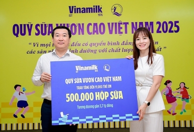 Vinamilk khởi động Quỹ sữa Vươn cao Việt Nam năm 2025 đúng dịp kỷ niệm 50 năm đất nước thống nhất