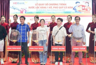 Trước thềm đại lễ 30/4, HDBank tìm ra chủ nhân 1 ký vàng SJC và 16 khách hàng trúng thưởng