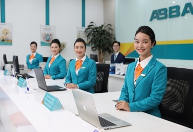 Tin tức ngân hàng nổi bật tuần qua: Techcombank đặt mục tiêu lợi nhuận 31.500 tỷ đồng, chia cổ tức tiền mặt 1.000 đồng/cổ phiếu
